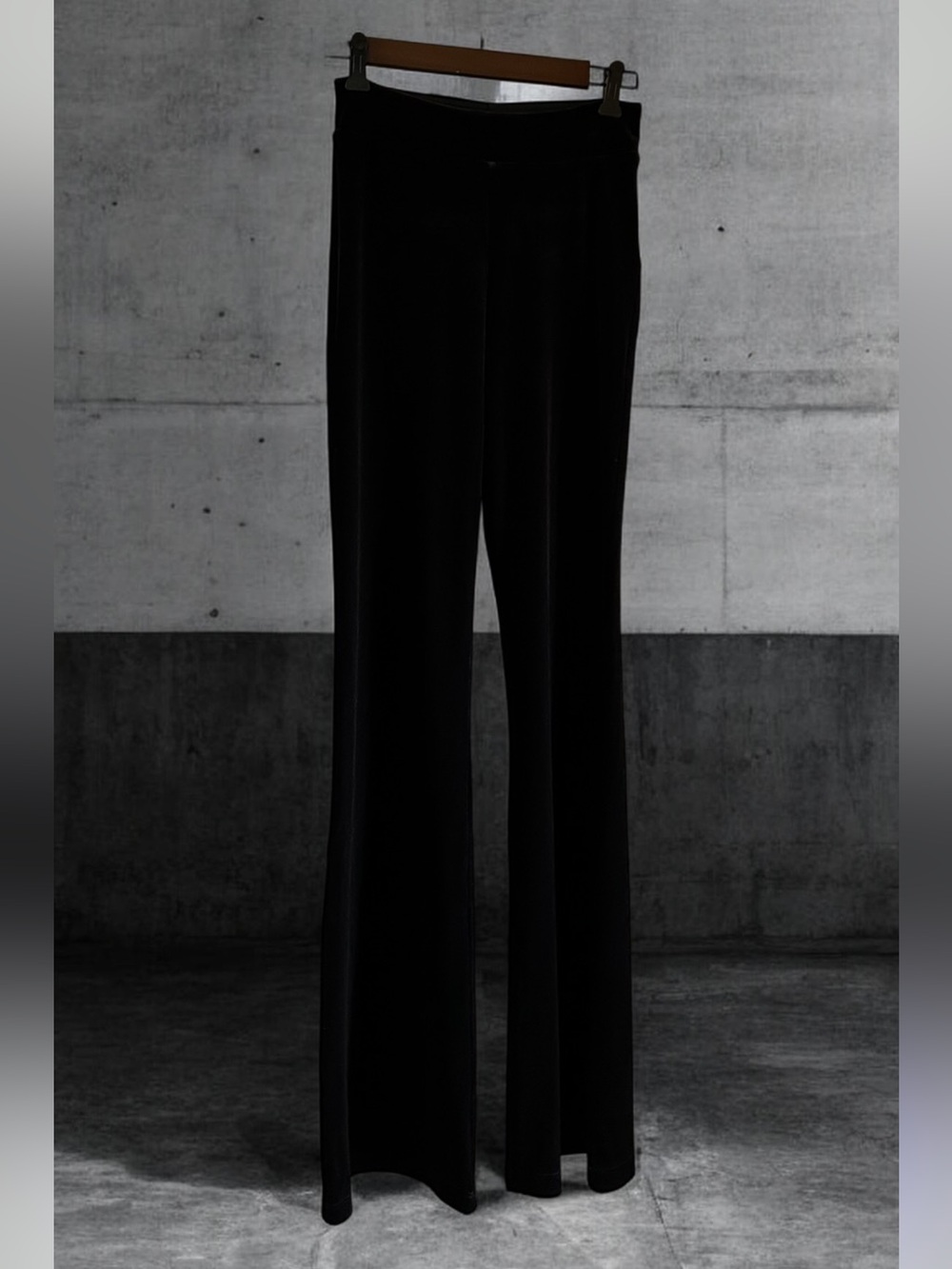 NWT Commando Velvet Flare Legging in Black. Women’s Medium - Picture 4 of 7